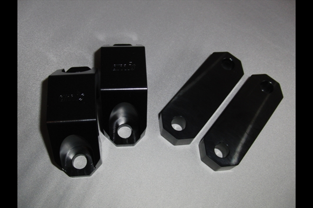 amis スタビアップブラケットフロント　ブラックアルマイト仕上げ（amisロゴ入り） for AP1/2 S2000