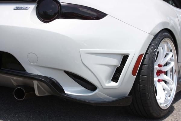 GARAGE VARY ND ROADSTERリアダクトパネル(平織カーボン)