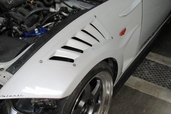 GARAGE VARY ND ROADSTER
フェンダーダクト　FRP製