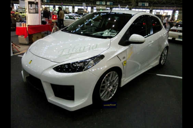 Tifaria Finezza DEMIO CAT’s EYE(FRP) FRP (未塗装) for デミオ DW