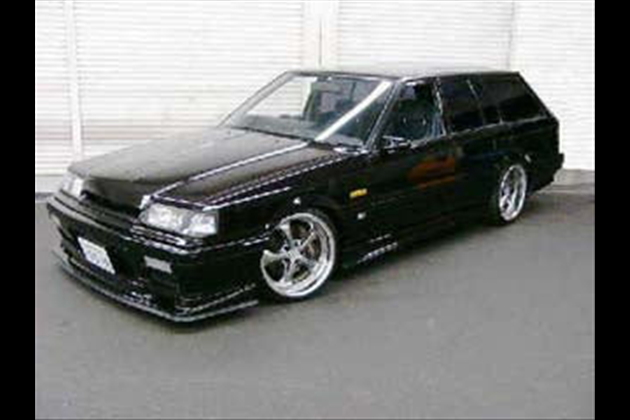 R31HOUSE サイドステップ MODEL5 4ドア・ワゴン Ver.1 (FRP製・白ゲルコート仕上げ・未塗装) for スカイラインGTS-R R31