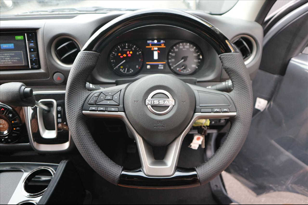 Dynasty Grand 本革ガングリップD型ピアノブラックコンビハンドル for キャラバン E26系 グランドプレミアムGX マイクロバスGX