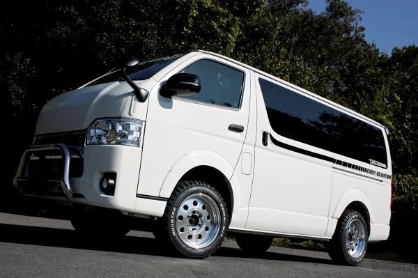 GARAGE VARY 200系HIACE ワイド(3型)  ビルドフェンダー