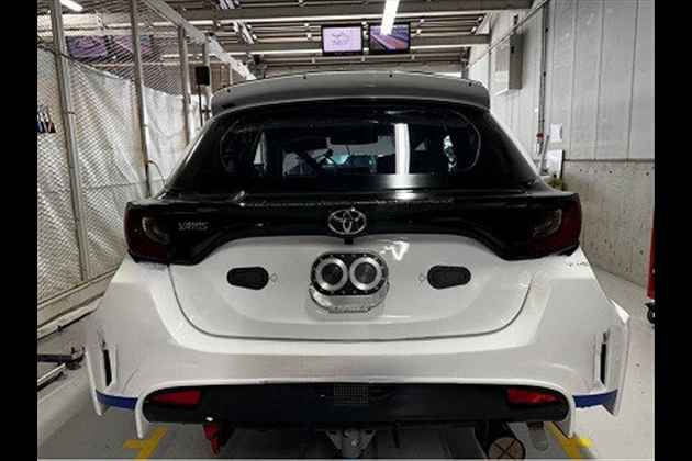 Auto Labo 競技専用FRP軽量リアゲート（可変式ウィング付き） for ヤリス MXPA10