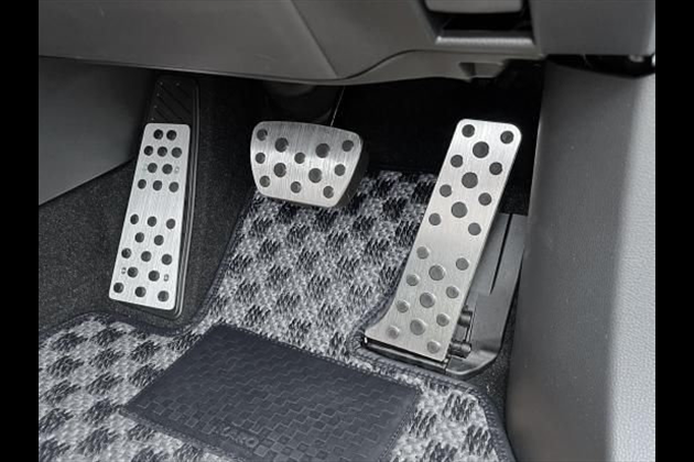 AERO OVER P639e | スポーツ スポーツペダルカバー+汎用フットレスト set for クラウン AZSH36W / AZSH37W
